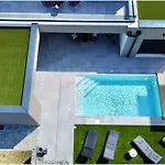 In Minj With Swimming Pool * Žminj