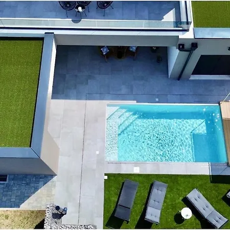 In Minj With Swimming Pool * Žminj