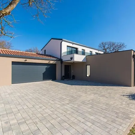 וילה In Minj With Swimming Pool Žminj