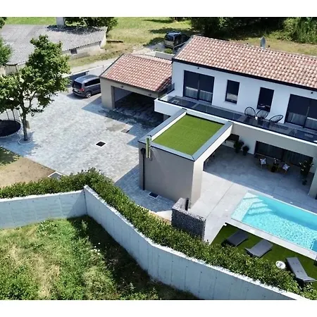 וילה In Minj With Swimming Pool *