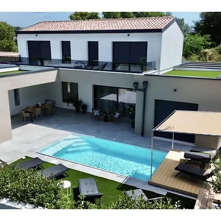 וילה In Minj With Swimming Pool *